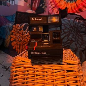 Polaroid refurnished 600 camera